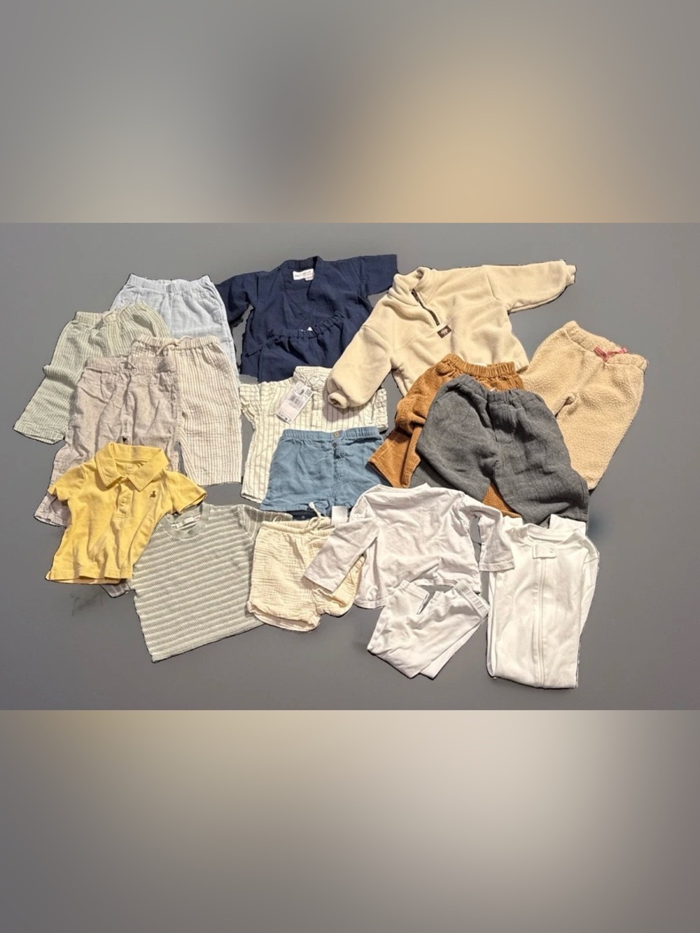 18 piece mixed bundle toddler unisex 6-18 month Zara mango H&M gap Oshkosh misc